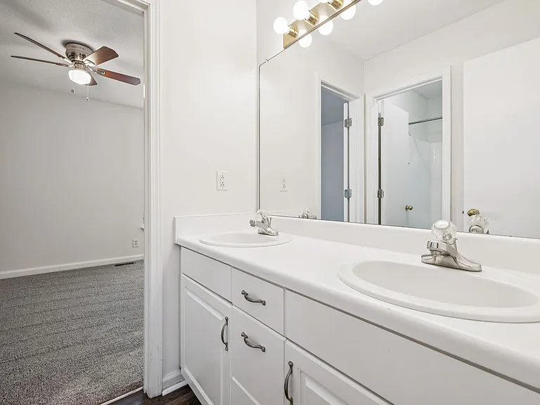 Two Bedroom B - 2 Bed / 1.5 Bath - 1,050 Sq.Ft.