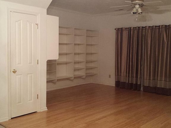 2nd image of 510 S Lake Cir