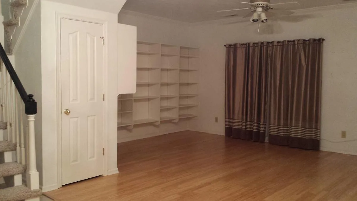 Building Photo - 510 S Lake Cir