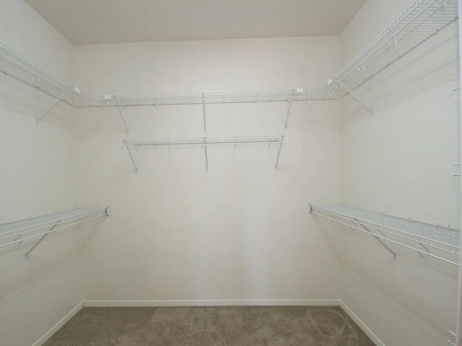 4 bed, 2.5 bath, 1950 sqft, $3,000 — Photo 3