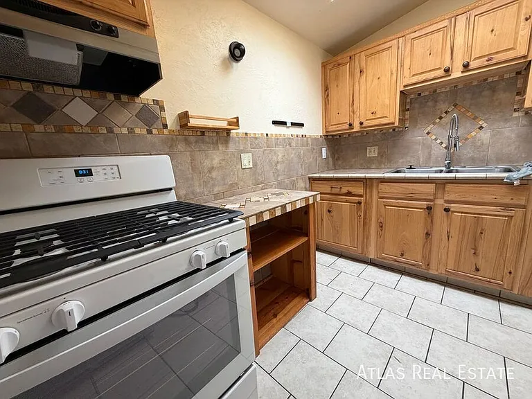 1932 S Campbell Ave — Photo 2