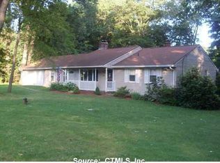 818 Bardon Ct, Cheshire, CT 06410