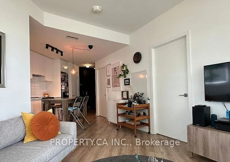 49 E Liberty St #1407 — Photo 18