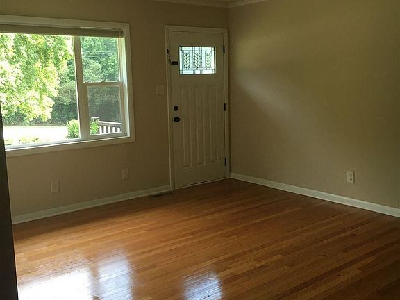 5th image of 3521 Lynn Rd