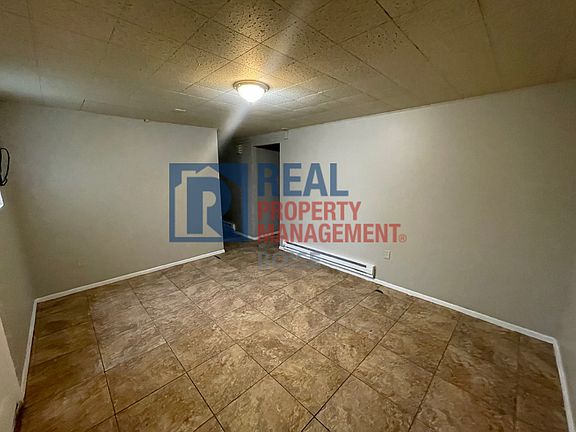 4th image of 403 W Hazel St