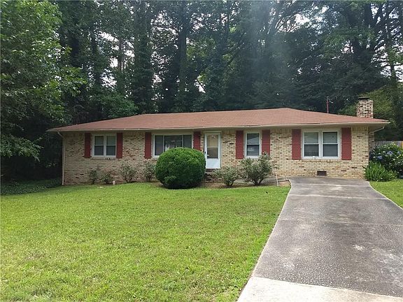 2nd image of 520 Oriole Dr SE