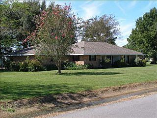 2nd image of 827 Village Ct