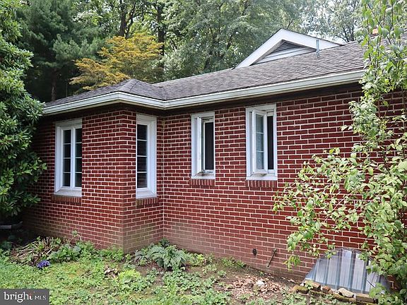 4th image of 1408 Oak St