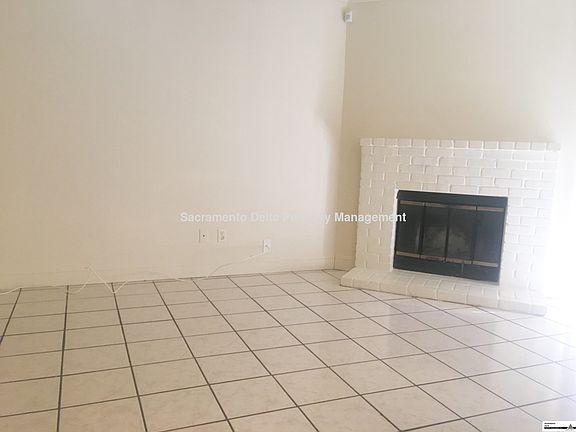 5th image of 74 Saginaw Cir