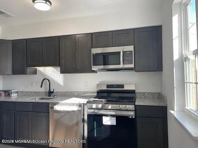 19 Karen Dr #19 — Photo 2