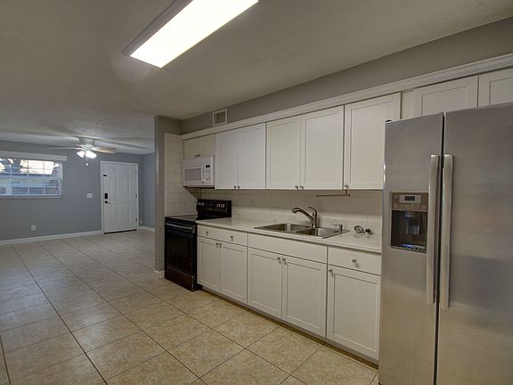 4th image of 6821 N Marie Ave #A