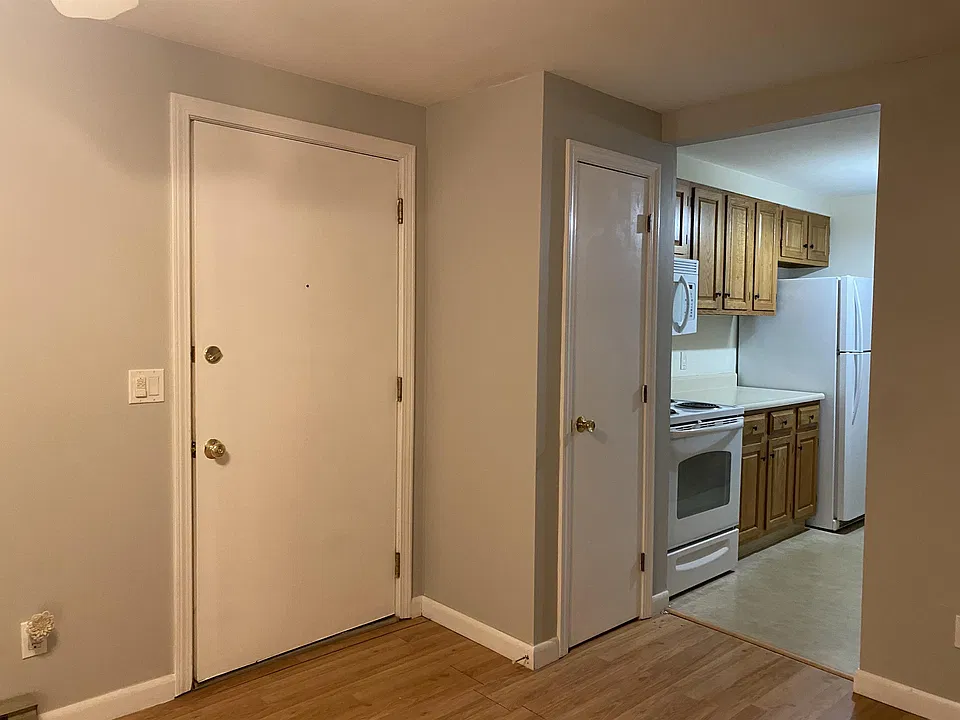 27 Ernest Ave #16