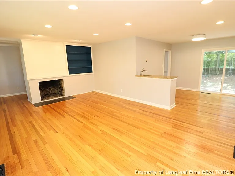 1009 Dogwood Ln — Photo 6