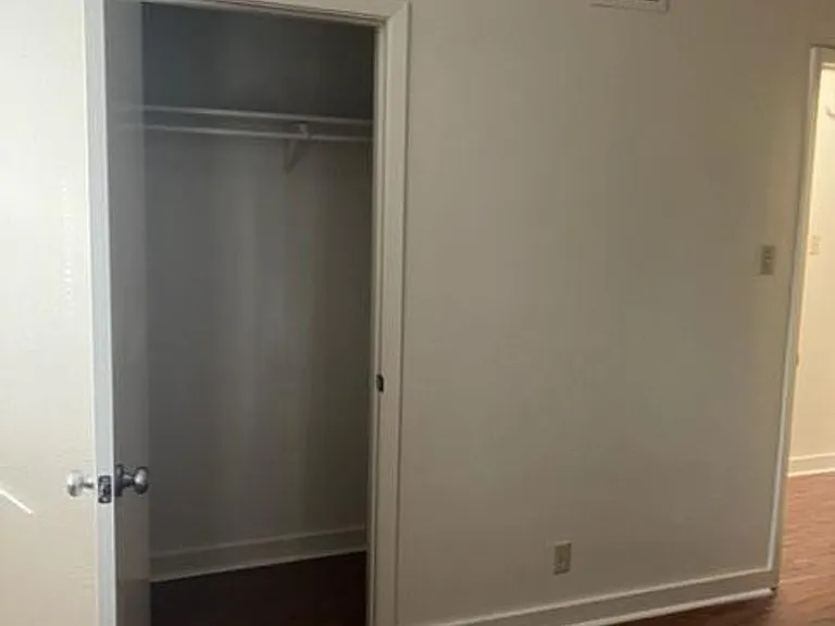 304 Algerita Dr — Photo 11