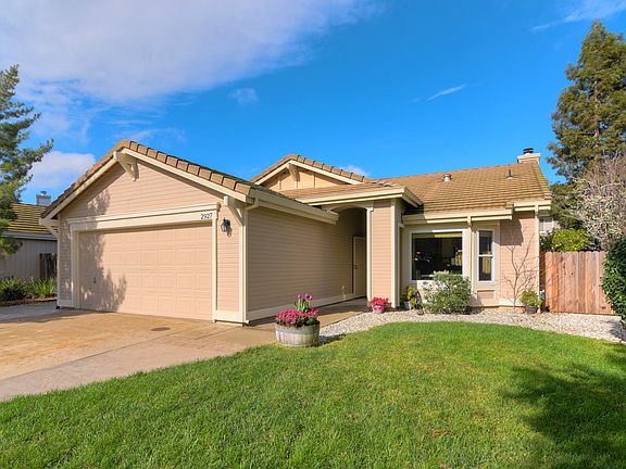 2nd image of 2927 Violet Dr