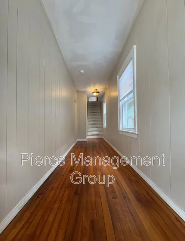 3 bed, 1.0 bath, 1173 sqft, $2,400 — Photo 3