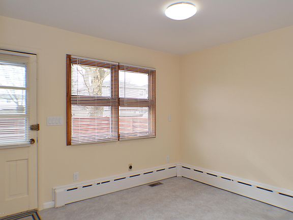 3rd image of 194 Mallory Ave