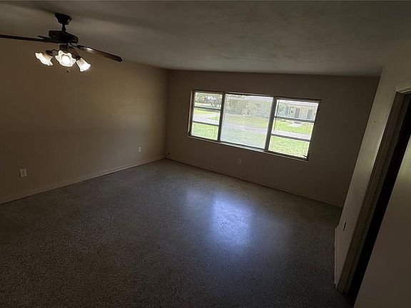 4th image of 930 NE 6th Ave
