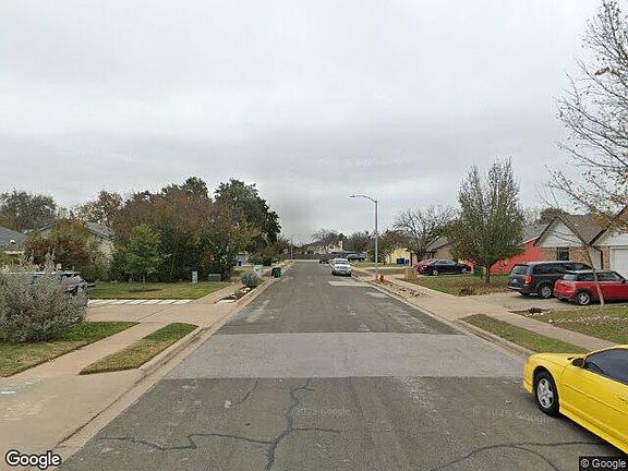 Exterior Neighborhood (street photo)