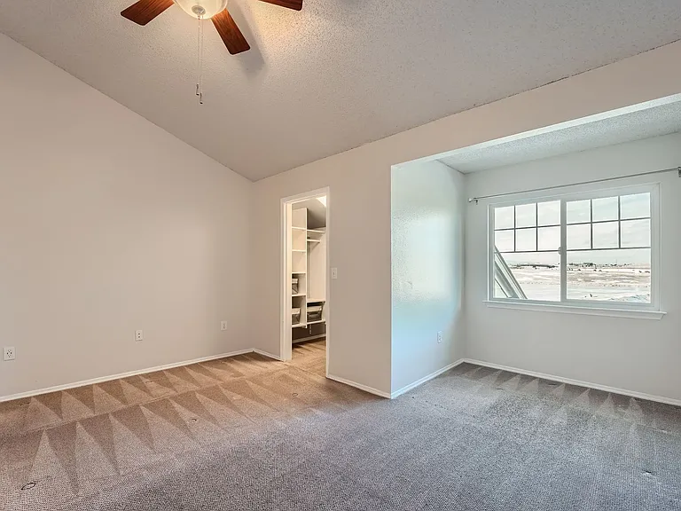 2035 Eagle Ave — Photo 15
