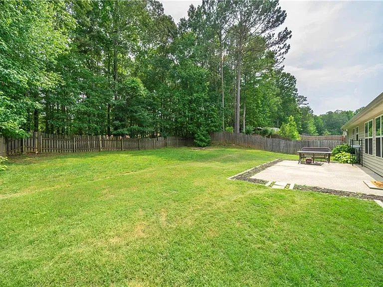 615 Hemlock Ct — Photo 32