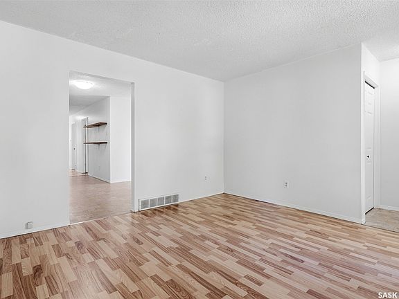 5th image of 185 Thomson Avenue