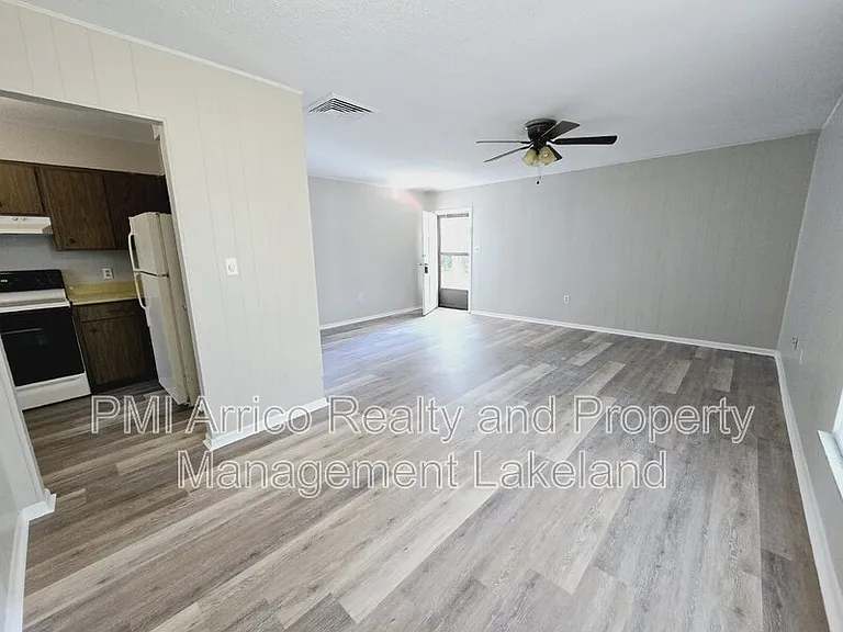 3323 S Polk Ave — Photo 8