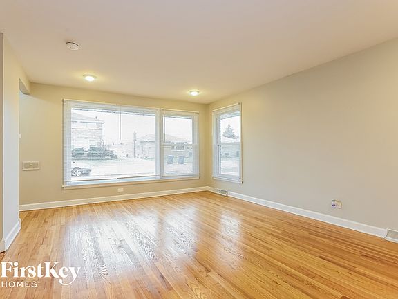 3rd image of 1018 E 161st St