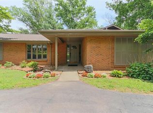 64 W Sherwood Dr, Saint Louis, MO