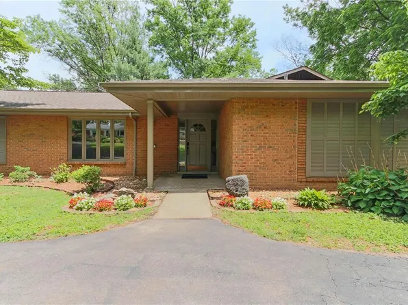 64 W Sherwood Dr, Saint Louis, MO 63114