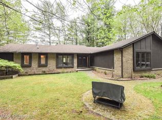 716 W Davis Rd, Howell, MI 48843