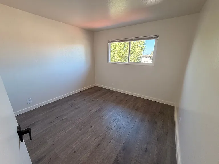 South Garden Apartments — Photo 22