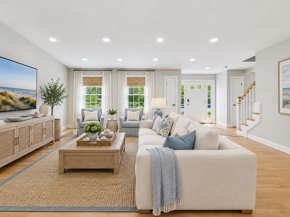 3 Crystal Spring Rd, Mattapoisett, MA 02739
