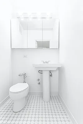 Rented by Olnick Organization | media 18