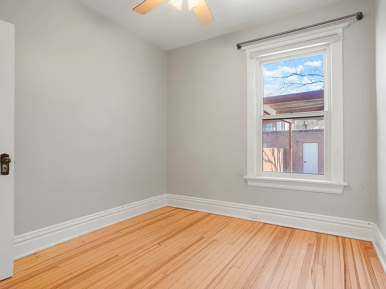 584 N Lafayette St — Photo 11