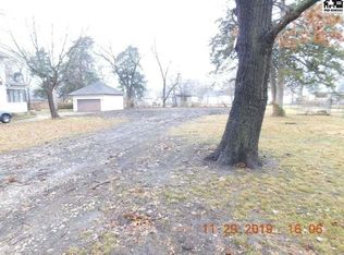 221 S 15th St, Independence, KS 67301