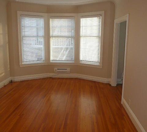 4th image of 1895 Chestnut St #32