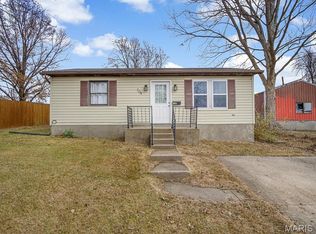 704 Sinclair Ave, South Roxana, IL 62087