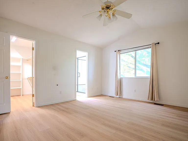 1007 N 525 W — Photo 12