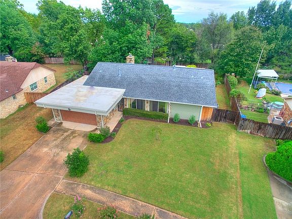 4th image of 2329 Louise Ln
