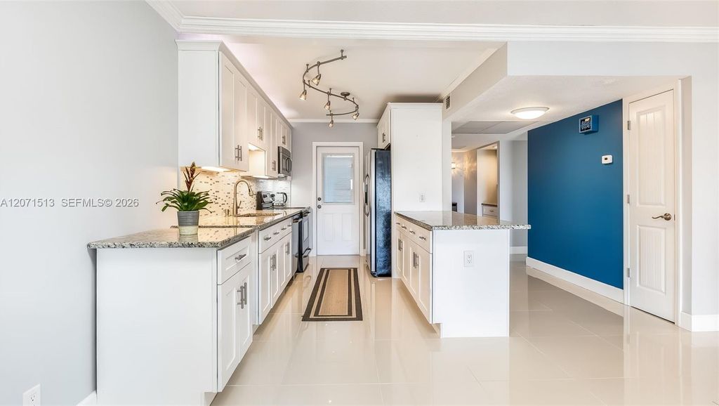 3300 N Palm Aire Dr APT 910, photo 8