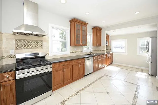 85 Oak St #1 — Photo 5