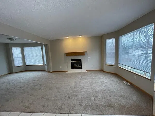 3 bed, 2.5 bath, 1906 sqft, $2,150 — Photo 4