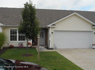 253 Foxtail Cir #B, Archbald, PA 18403