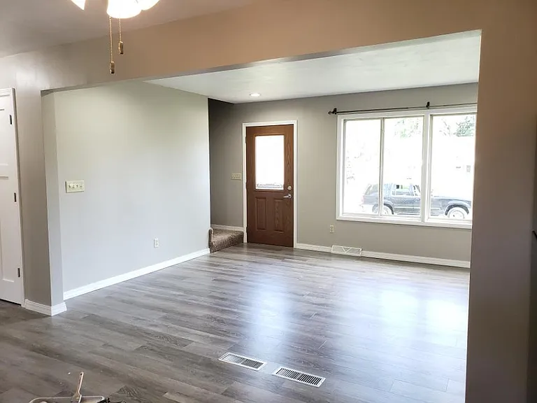 1810 Roosevelt Ave — Photo 4