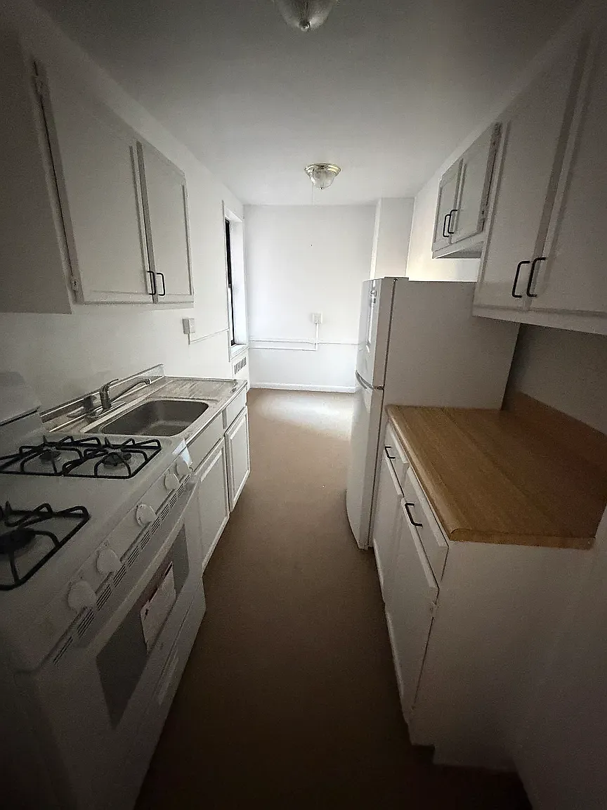 9201 Kings Highway — Photo 3