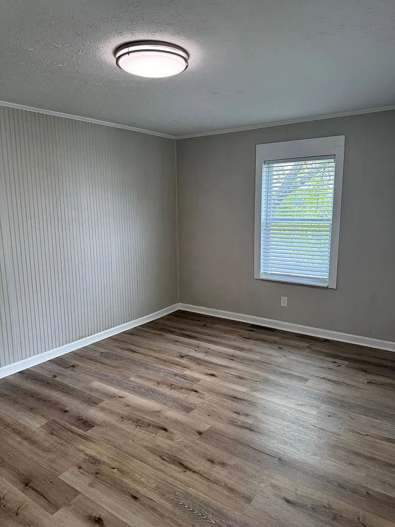 Updated 3 Bedroom Bungalow in a Lovely Bristol TN location — Photo 3