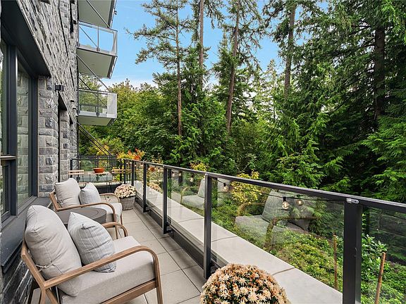 4th image of 2000 Hannington Rd #222
