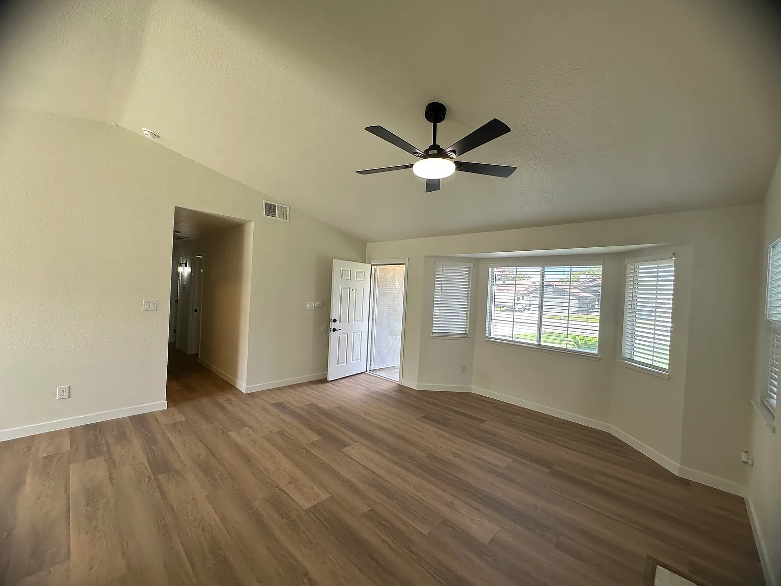 3 bed, $2,150 — Photo 4