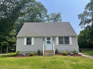 128 Conanicus Rd, Narragansett, RI 02882